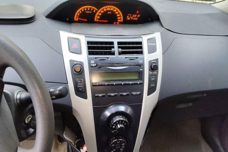 Used Toyota Yaris 2011 1.6E Automatic Charm Edition Audio And AC Panel