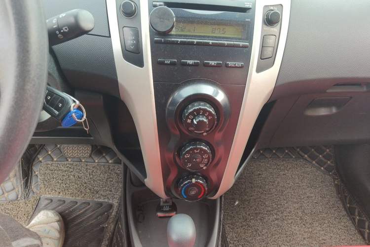 Used Toyota Yaris 2011 1.6E Automatic Charm Edition Audio And AC Panel
