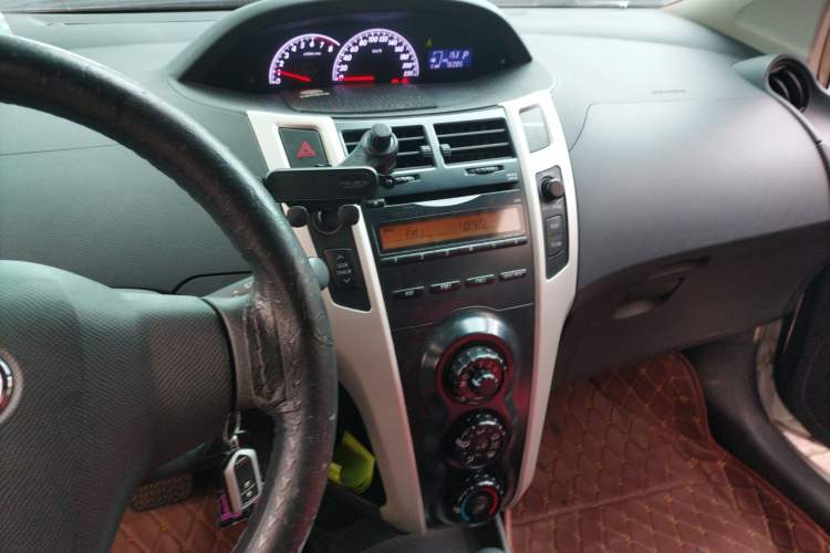 Used Toyota Yaris 2011 1.6E Automatic Charm Edition Audio And AC Panel
