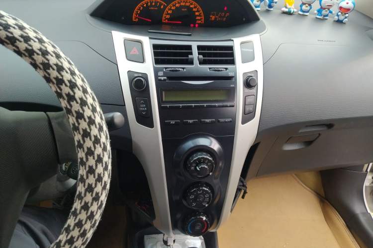 Used Toyota Yaris 2011 1.6E Automatic Charm Edition Audio And AC Panel