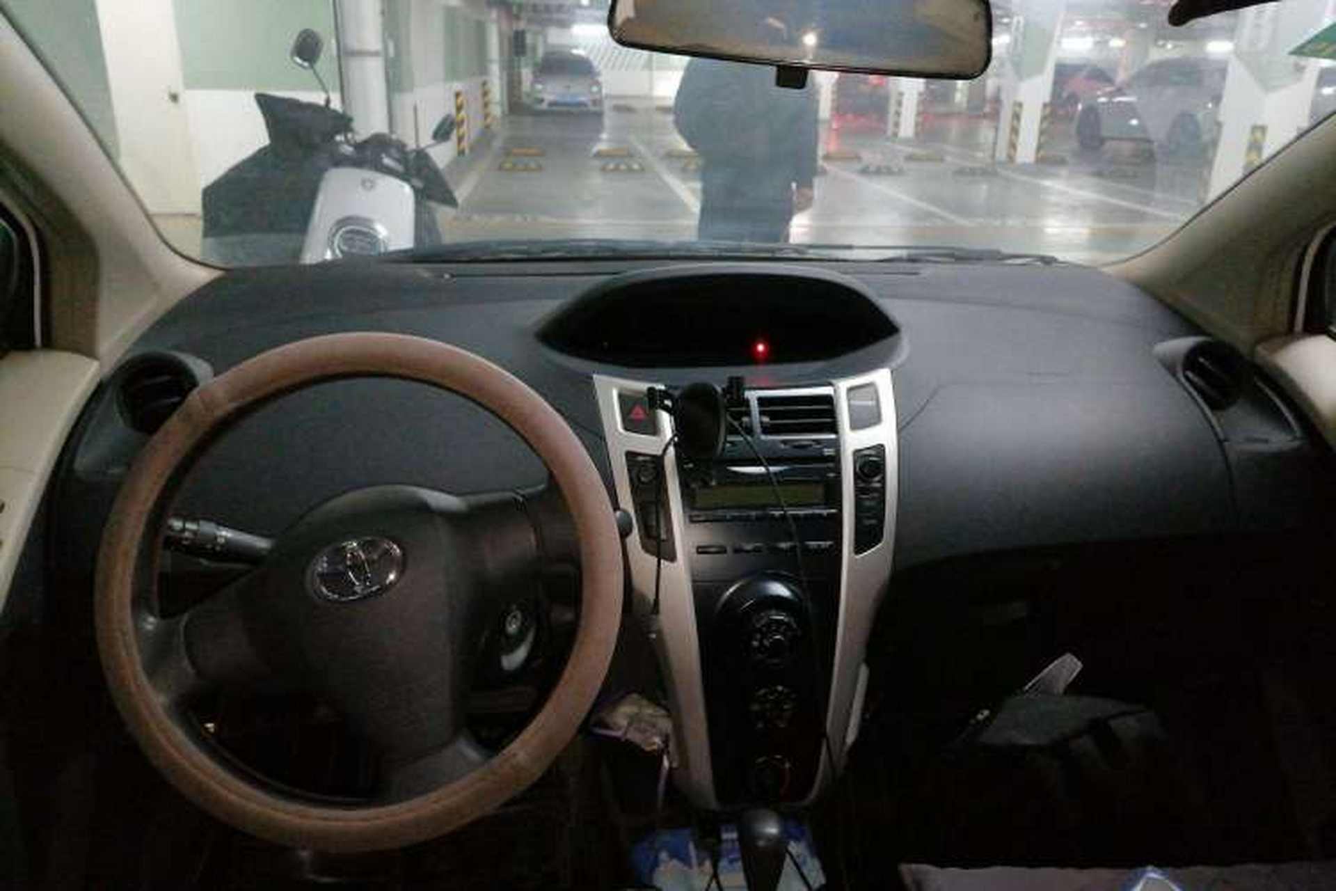 Used Toyota Yaris 2011 1.6E Automatic Charm Edition Center Console