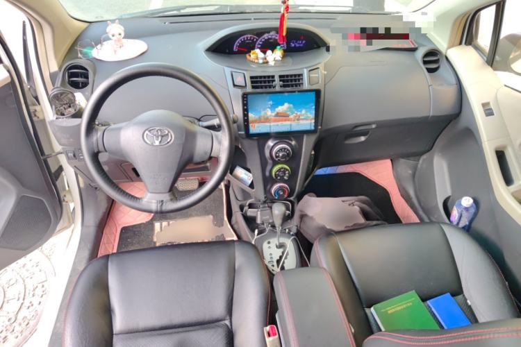 Used Toyota Yaris 2011 1.6E Automatic Charm Edition Center Console