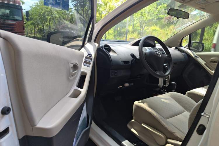 Used Toyota Yaris 2011 1.6E Automatic Charm Edition Driver Seat
