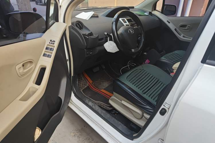 Used Toyota Yaris 2011 1.6E Automatic Charm Edition Driver Seat