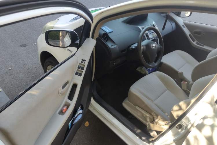 Used Toyota Yaris 2011 1.6E Automatic Charm Edition Driver Seat