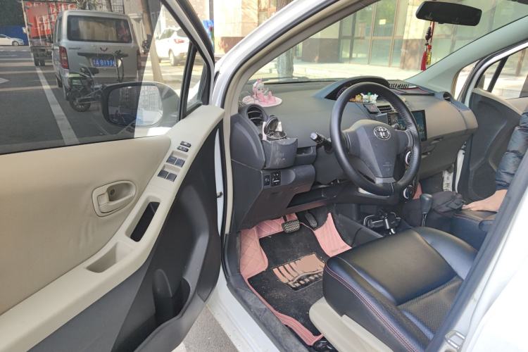 Used Toyota Yaris 2011 1.6E Automatic Charm Edition Driver Seat