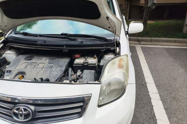 Used Toyota Yaris 2011 1.6E Automatic Charm Edition Engine Bay Left