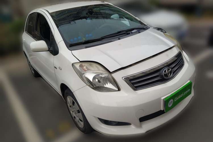 Used Toyota Yaris 2011 1.6E Automatic Charm Edition Front Right 45 Deg