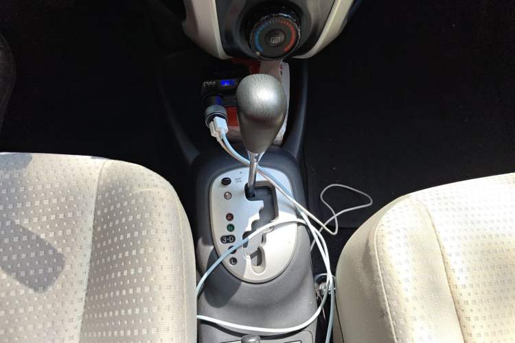 Used Toyota Yaris 2011 1.6E Automatic Charm Edition Gear Lever