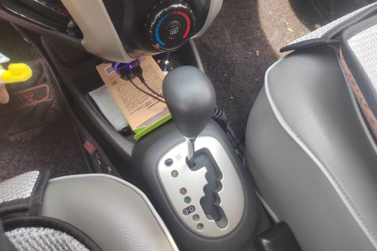 Used Toyota Yaris 2011 1.6E Automatic Charm Edition Gear Lever