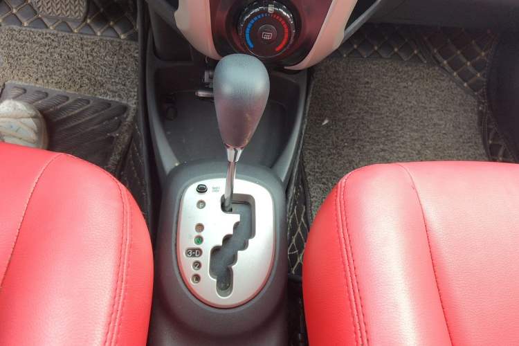 Used Toyota Yaris 2011 1.6E Automatic Charm Edition Gear Lever