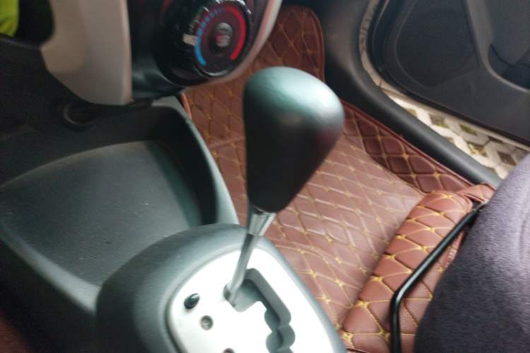 Used Toyota Yaris 2011 1.6E Automatic Charm Edition Gear Lever