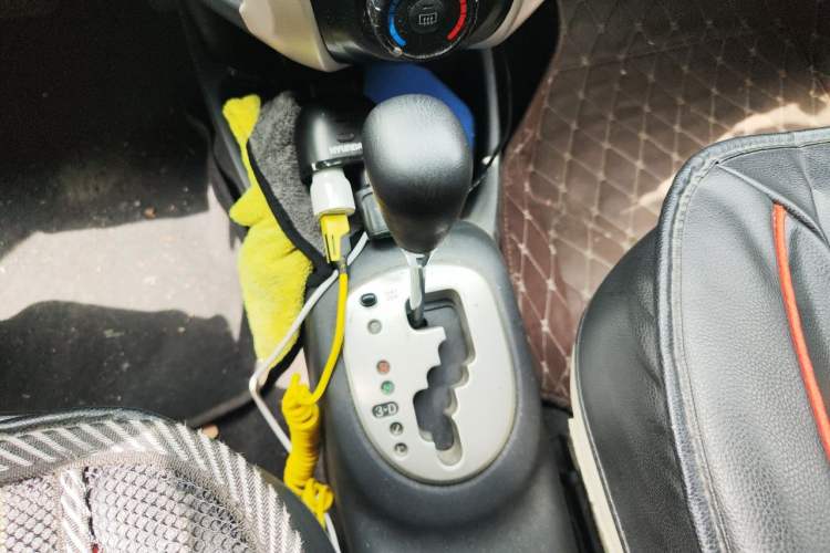 Used Toyota Yaris 2011 1.6E Automatic Charm Edition Gear Lever