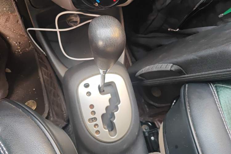 Used Toyota Yaris 2011 1.6E Automatic Charm Edition Gear Lever