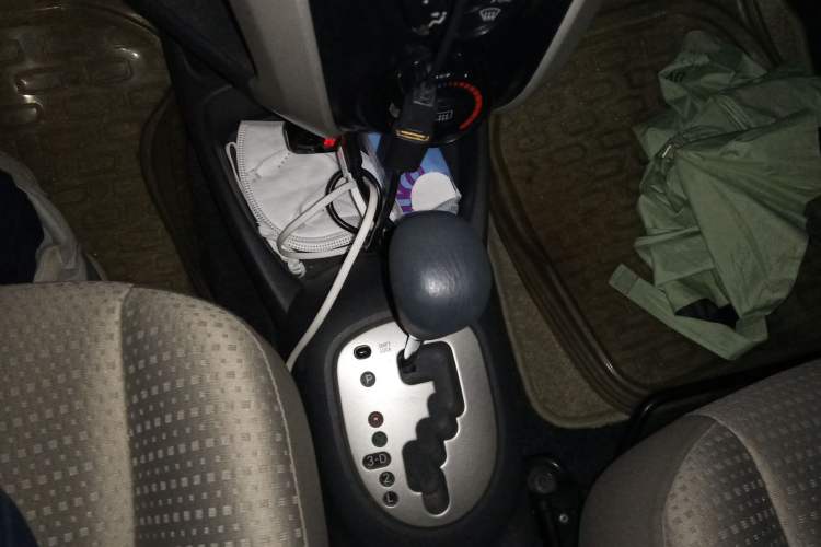 Used Toyota Yaris 2011 1.6E Automatic Charm Edition Gear Lever