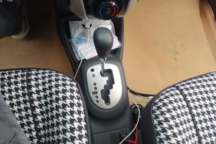 Used Toyota Yaris 2011 1.6E Automatic Charm Edition Gear Lever