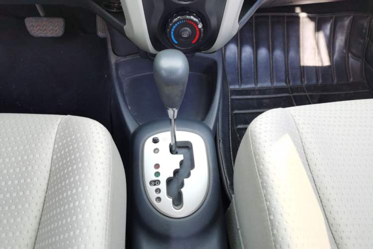 Used Toyota Yaris 2011 1.6E Automatic Charm Edition Gear Lever