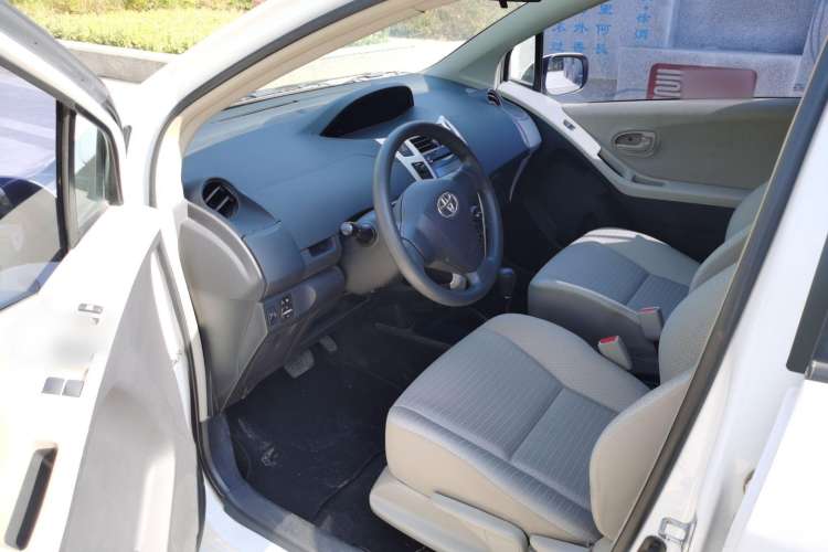 Used Toyota Yaris 2011 1.6E Automatic Charm Edition Interior 2