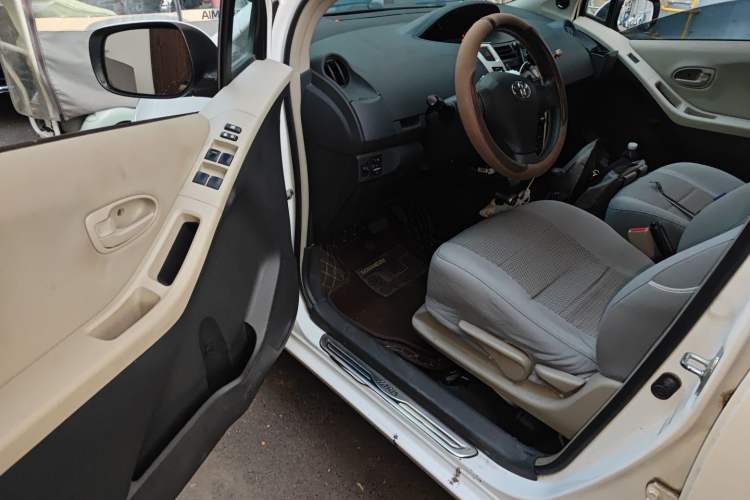 Used Toyota Yaris 2011 1.6E Automatic Charm Edition Interior 3