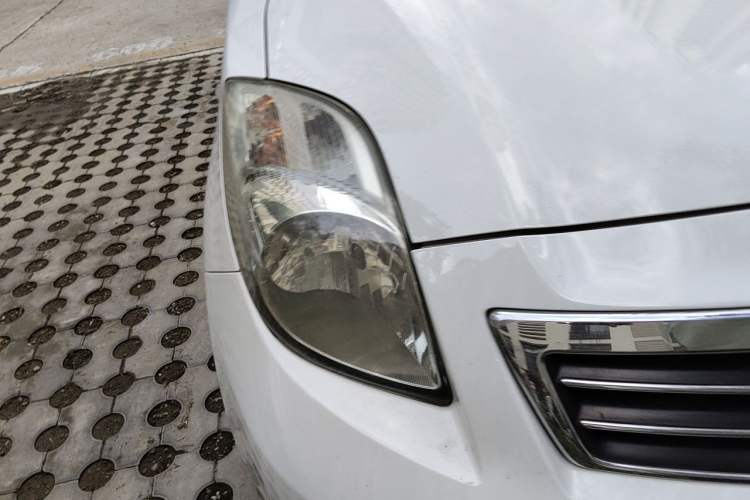 Used Toyota Yaris 2011 1.6E Automatic Charm Edition Right Front Headlight