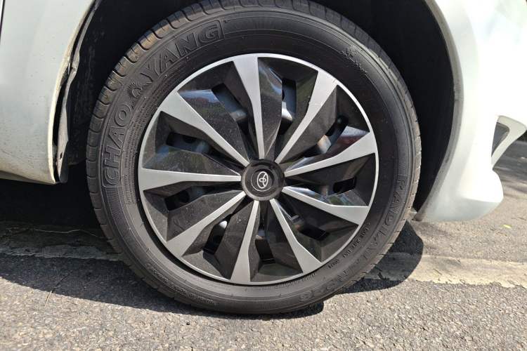 Used Toyota Yaris 2011 1.6E Automatic Charm Edition Right Front Wheel Hub