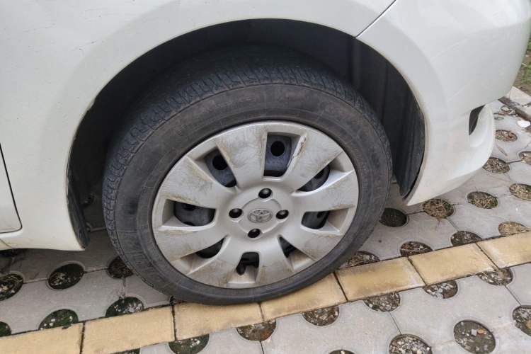 Used Toyota Yaris 2011 1.6E Automatic Charm Edition Right Front Wheel Hub