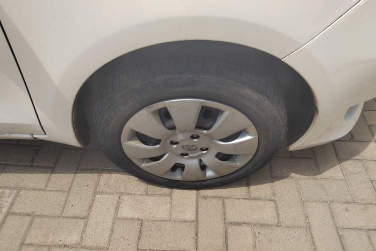 Used Toyota Yaris 2011 1.6E Automatic Charm Edition Right Front Wheel Hub