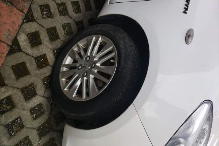 Used Toyota Yaris 2011 1.6E Automatic Charm Edition Right Front Wheel Hub