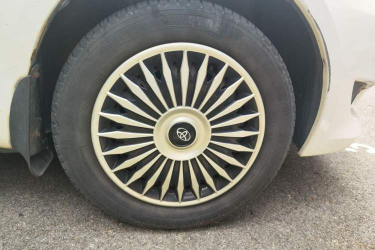 Used Toyota Yaris 2011 1.6E Automatic Charm Edition Right Front Wheel Hub