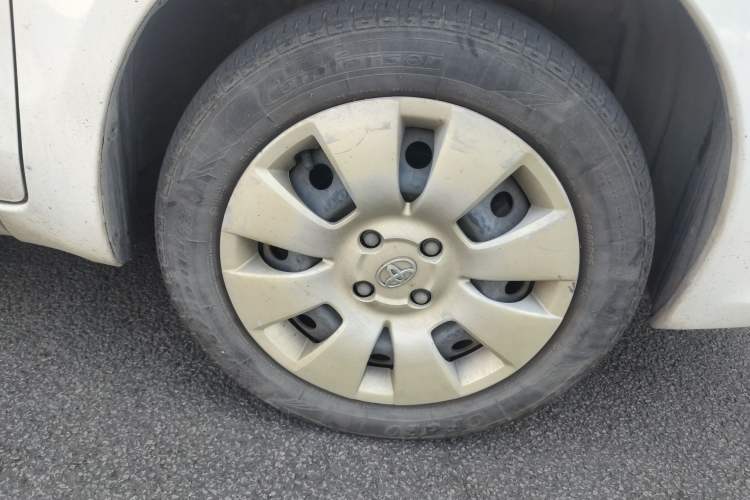 Used Toyota Yaris 2011 1.6E Automatic Charm Edition Right Front Wheel Hub