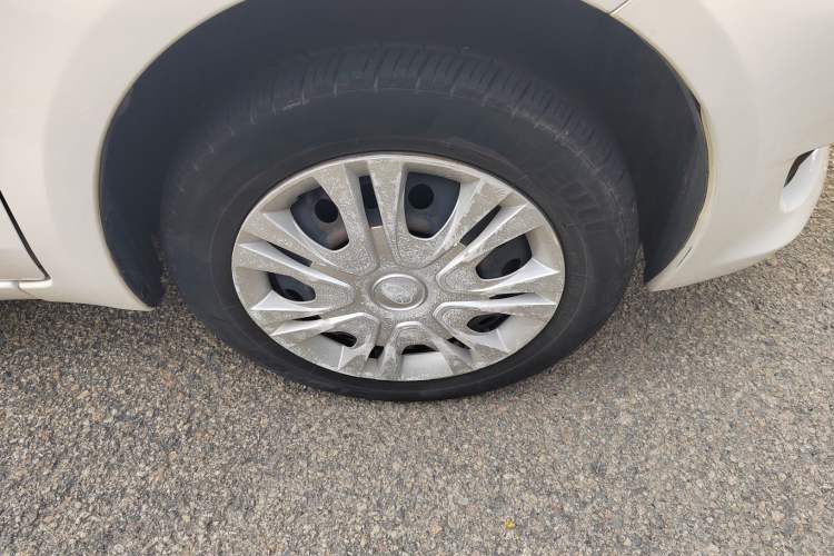 Used Toyota Yaris 2011 1.6E Automatic Charm Edition Right Front Wheel Hub