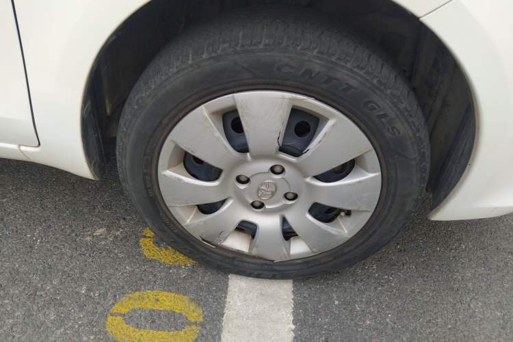 Used Toyota Yaris 2011 1.6E Automatic Charm Edition Right Front Wheel Hub
