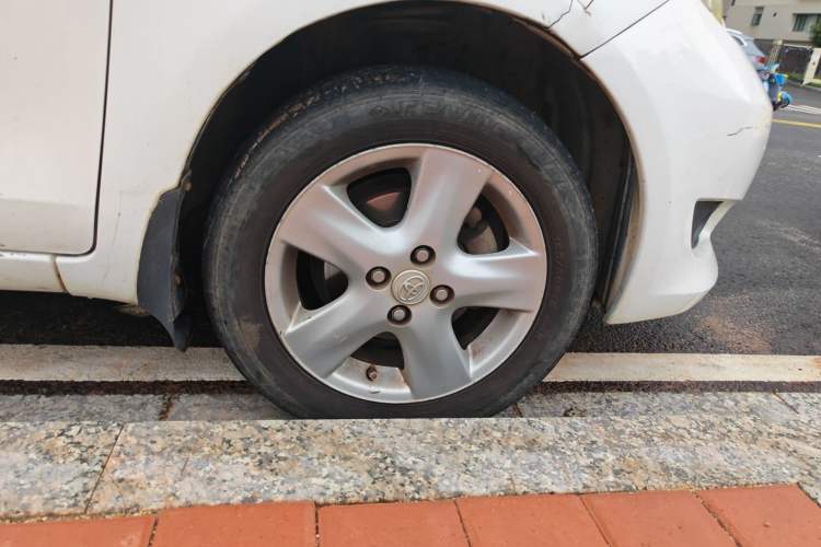 Used Toyota Yaris 2011 1.6E Automatic Charm Edition Right Front Wheel Hub