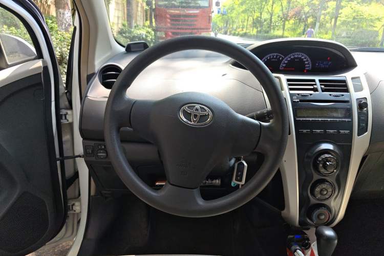 Used Toyota Yaris 2011 1.6E Automatic Charm Edition Steering Wheel