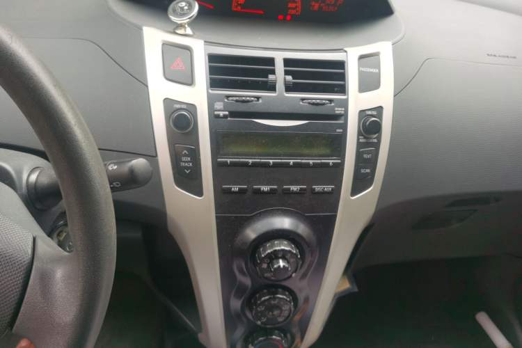 Used Toyota Yaris 2011 1.6E Automatic Charm Edition Audio And AC Panel