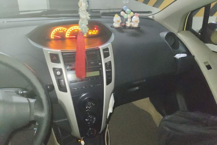 Used Toyota Yaris 2011 1.6E Automatic Charm Edition Audio And AC Panel