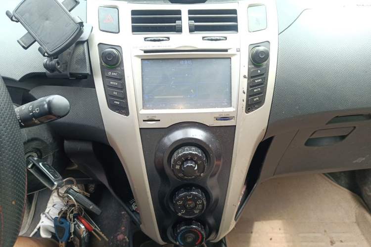 Used Toyota Yaris 2011 1.6E Automatic Charm Edition Audio And AC Panel