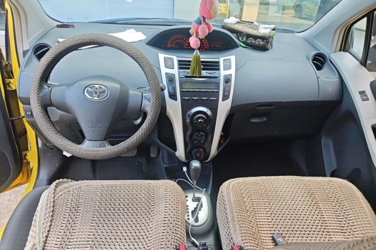 Used Toyota Yaris 2011 1.6 GS Automatic Sharp Edition Center Console