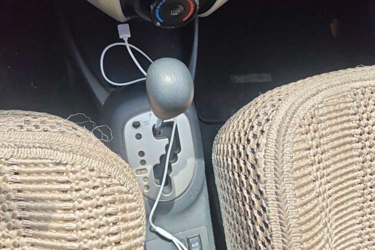 Used Toyota Yaris 2011 1.6 GS Automatic Sharp Edition Gear Lever