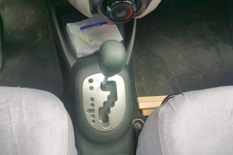 Used Toyota Yaris 2011 1.6E Automatic Charm Edition Gear Lever