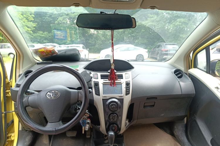 Used Toyota Yaris 2011 1.6E Automatic Charm Edition Headliner