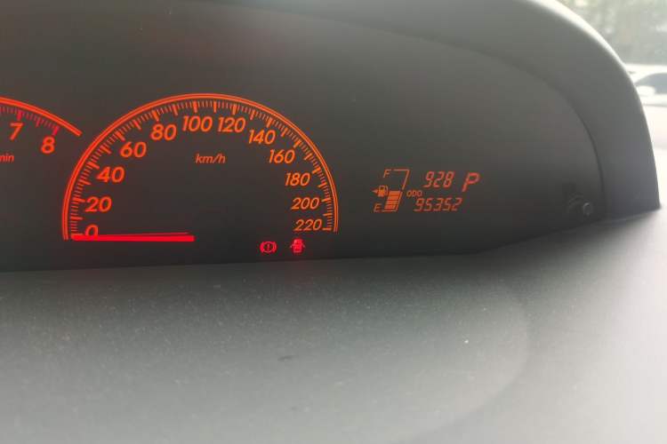 Used Toyota Yaris 2011 1.6E Automatic Charm Edition Odometer Close Up