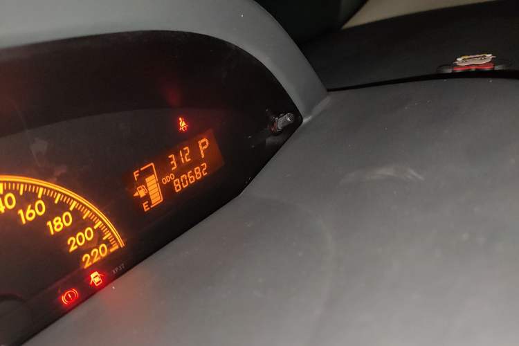 Used Toyota Yaris 2011 1.6E Automatic Charm Edition Odometer Close Up
