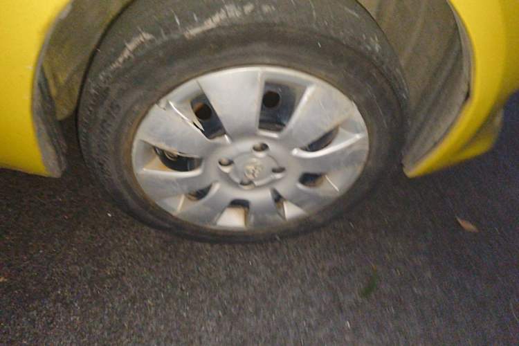 Used Toyota Yaris 2011 1.6E Automatic Charm Edition Right Front Wheel Hub