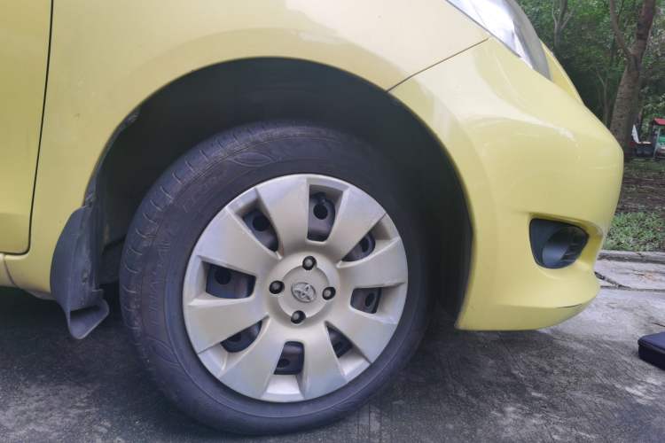 Used Toyota Yaris 2011 1.6E Automatic Charm Edition Right Front Wheel Hub