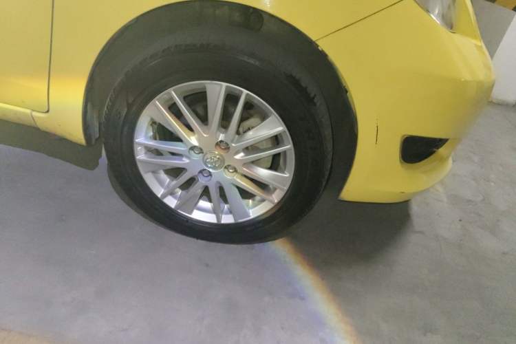 Used Toyota Yaris 2011 1.6E Automatic Charm Edition Right Front Wheel Hub