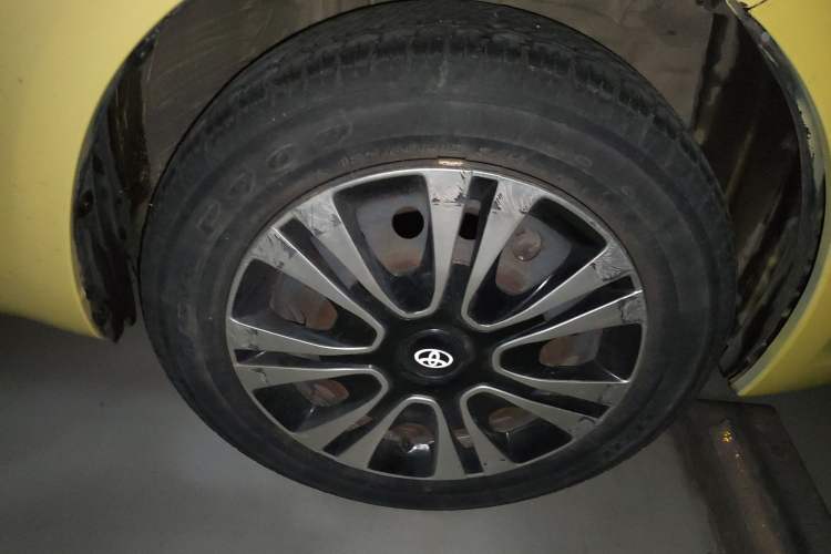 Used Toyota Yaris 2011 1.6E Automatic Charm Edition Right Front Wheel Hub