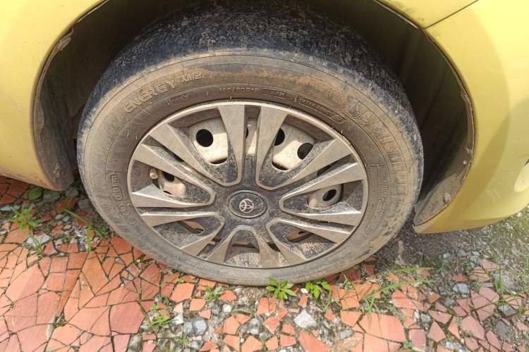 Used Toyota Yaris 2011 1.6E Automatic Charm Edition Right Front Wheel Hub