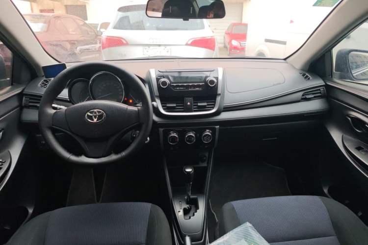 Used Toyota YARiS L Zhi Xiang 2017 1.5E CVT Dynamic Edition Center Console