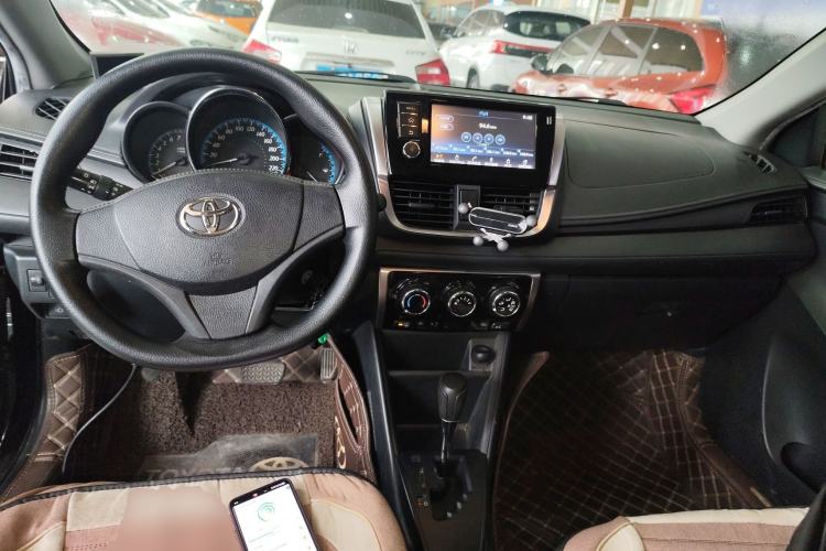 Used Toyota YARiS L Zhi Xiang 2017 1.5E CVT Dynamic Edition Center Console
